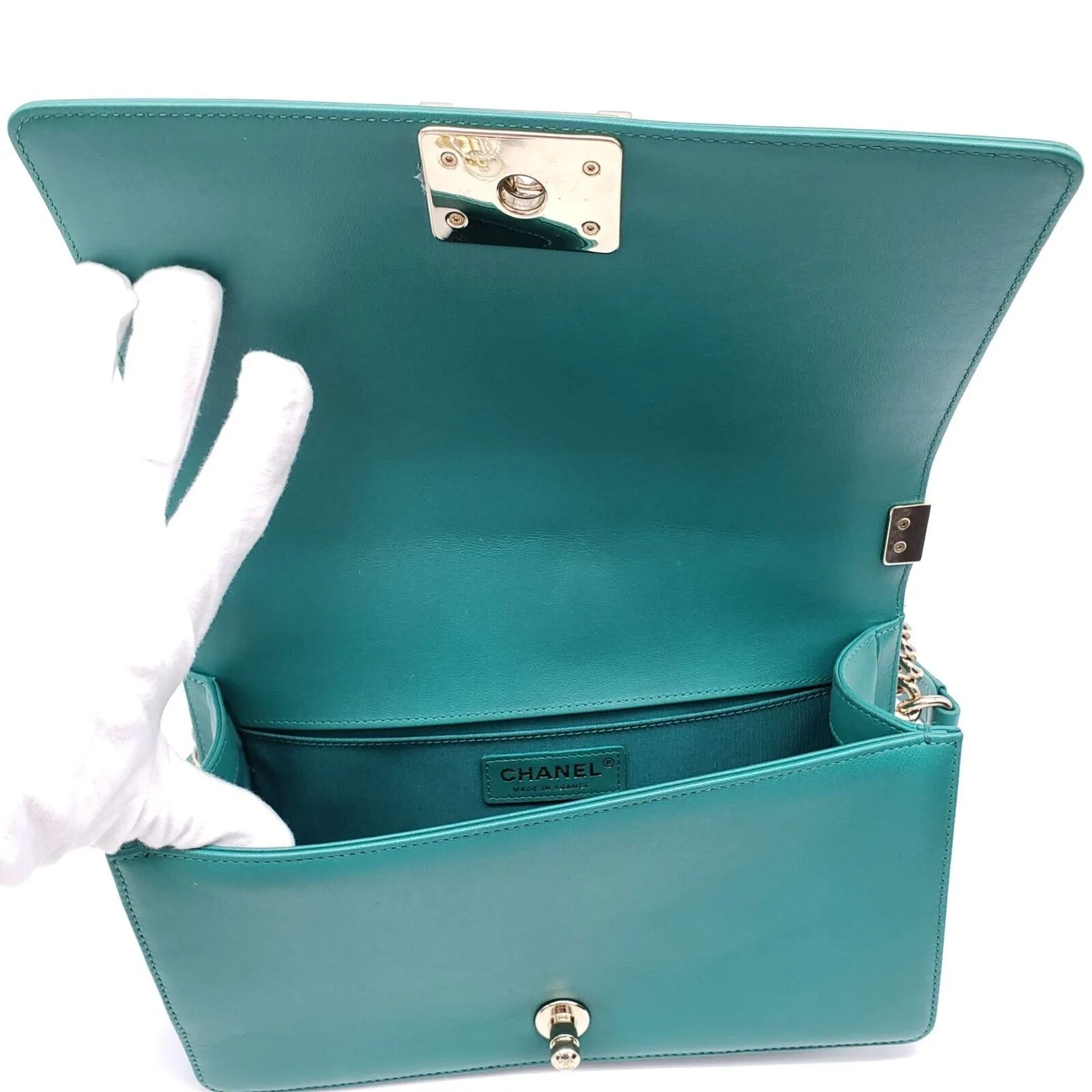 100% Authentic CHANEL Boy Green Leather Shoulder Bag 2650-080524