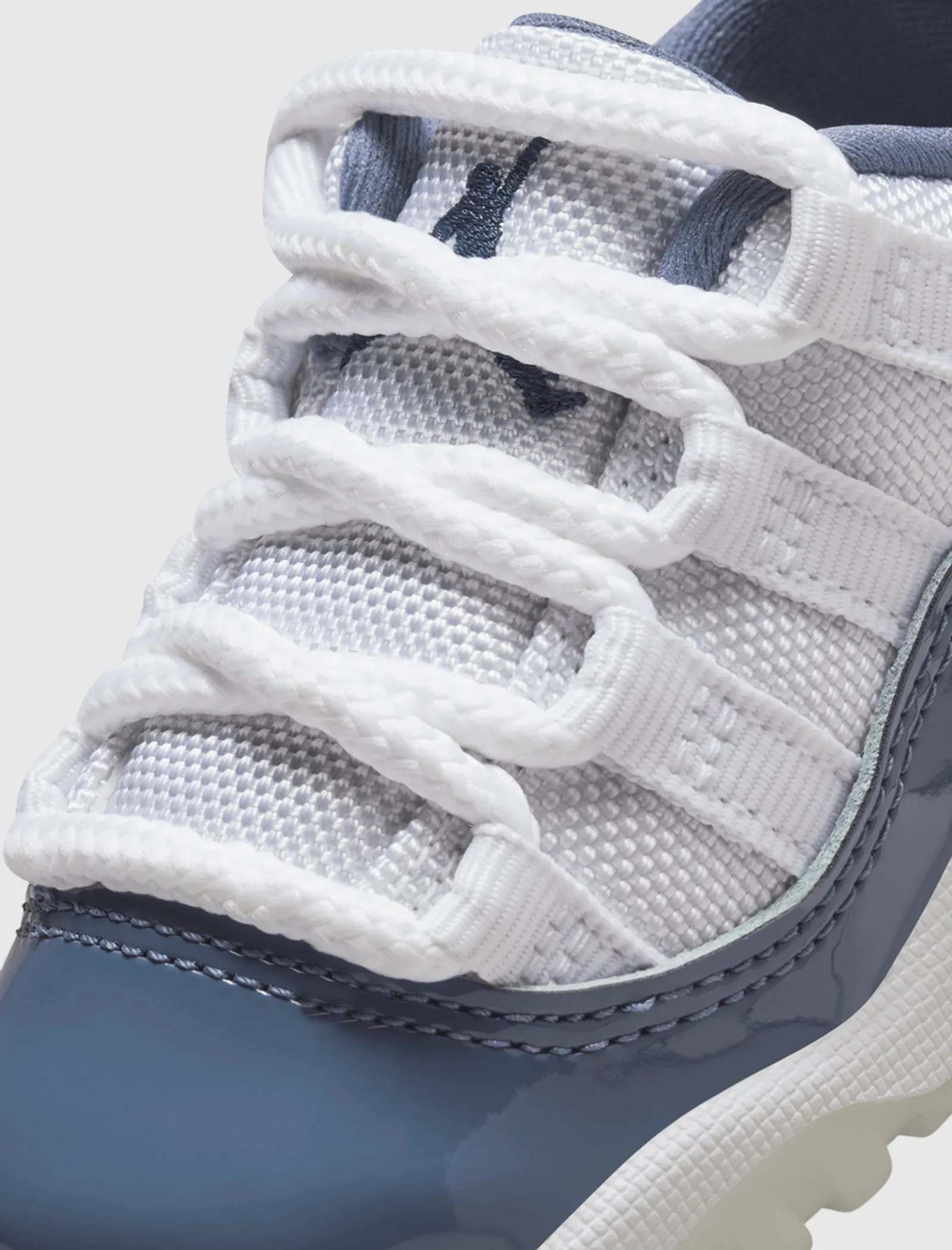 AIR JORDAN 11 RETRO LOW "DIFFUSED BLUE" TD