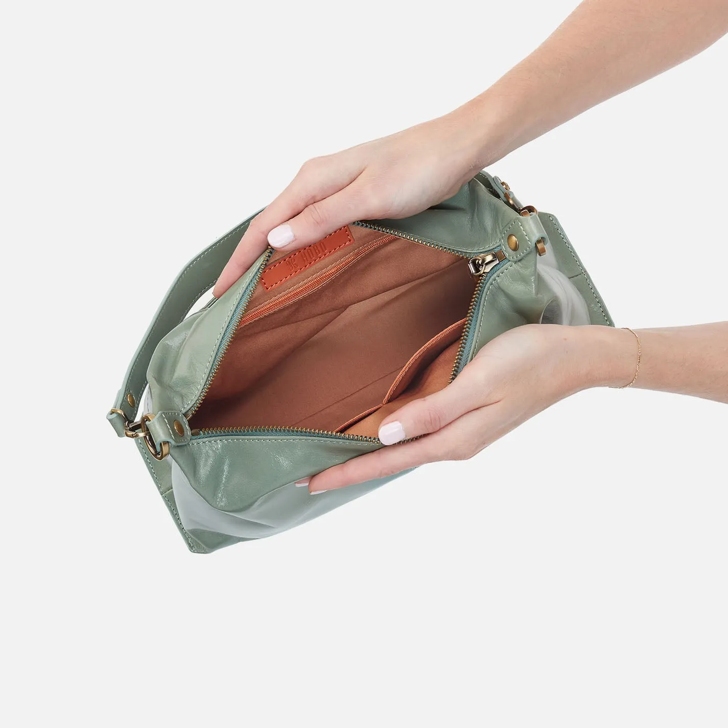 Avon Shoulder Bag In Polished Leather - Jade