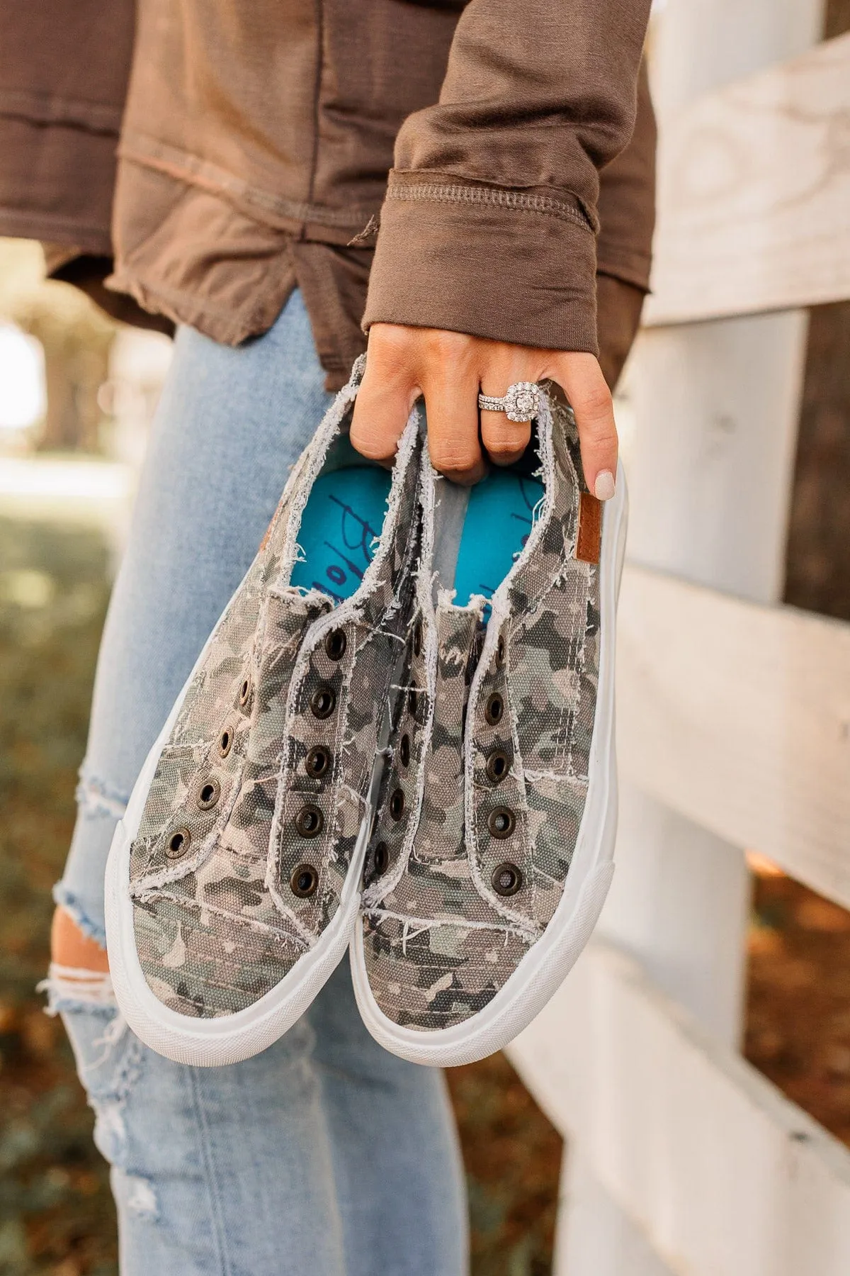 Blowfish Play Sneakers- Natural Love Not War