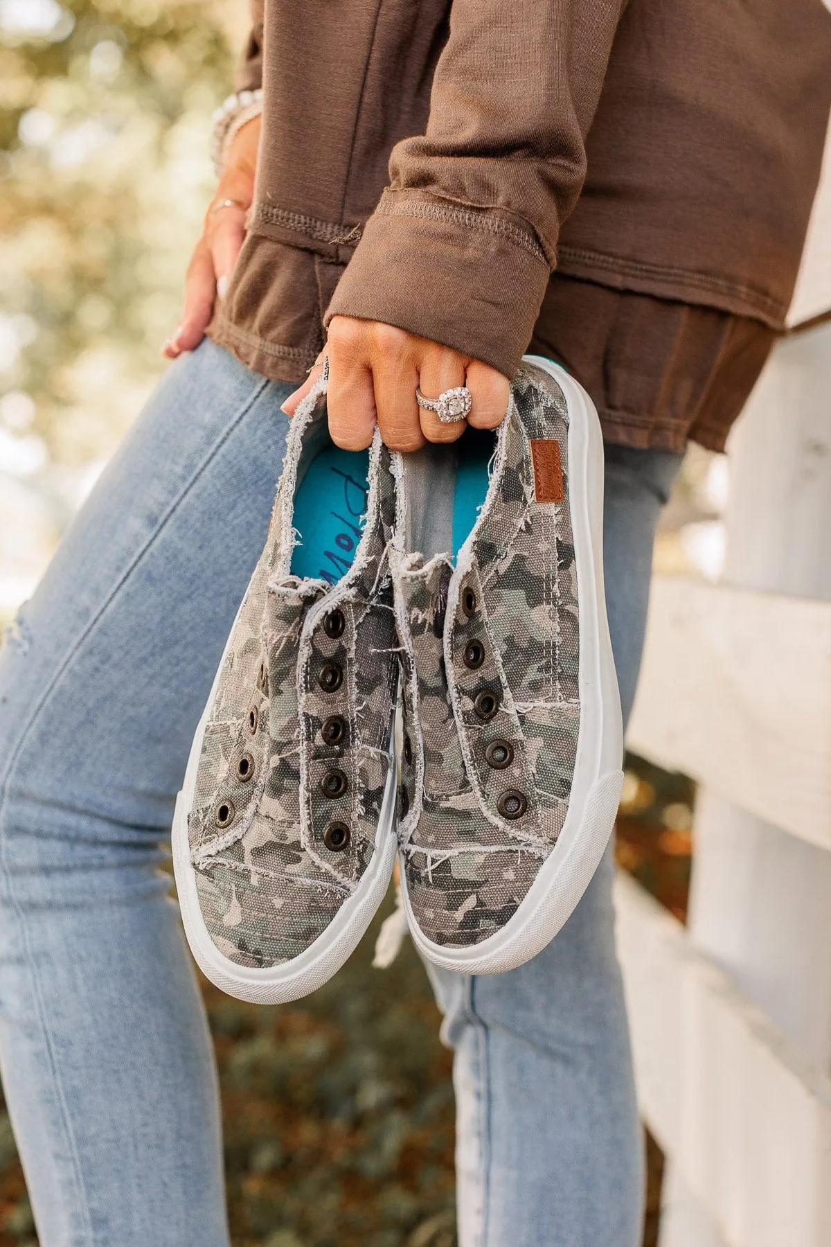 Blowfish Play Sneakers- Natural Love Not War