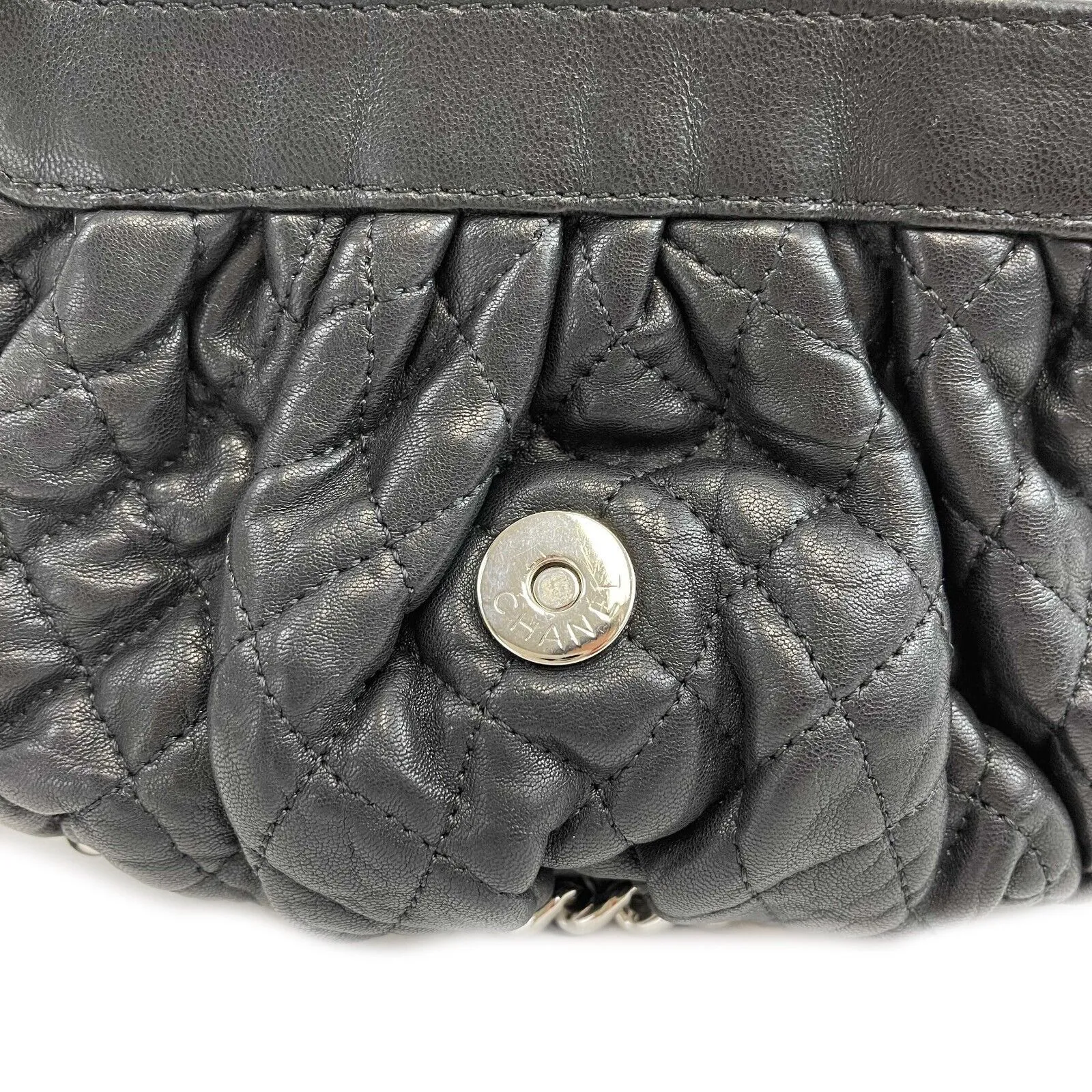 Chanel - Excellent - CC Washed Lambskin Quilted Chain Around Crossbody