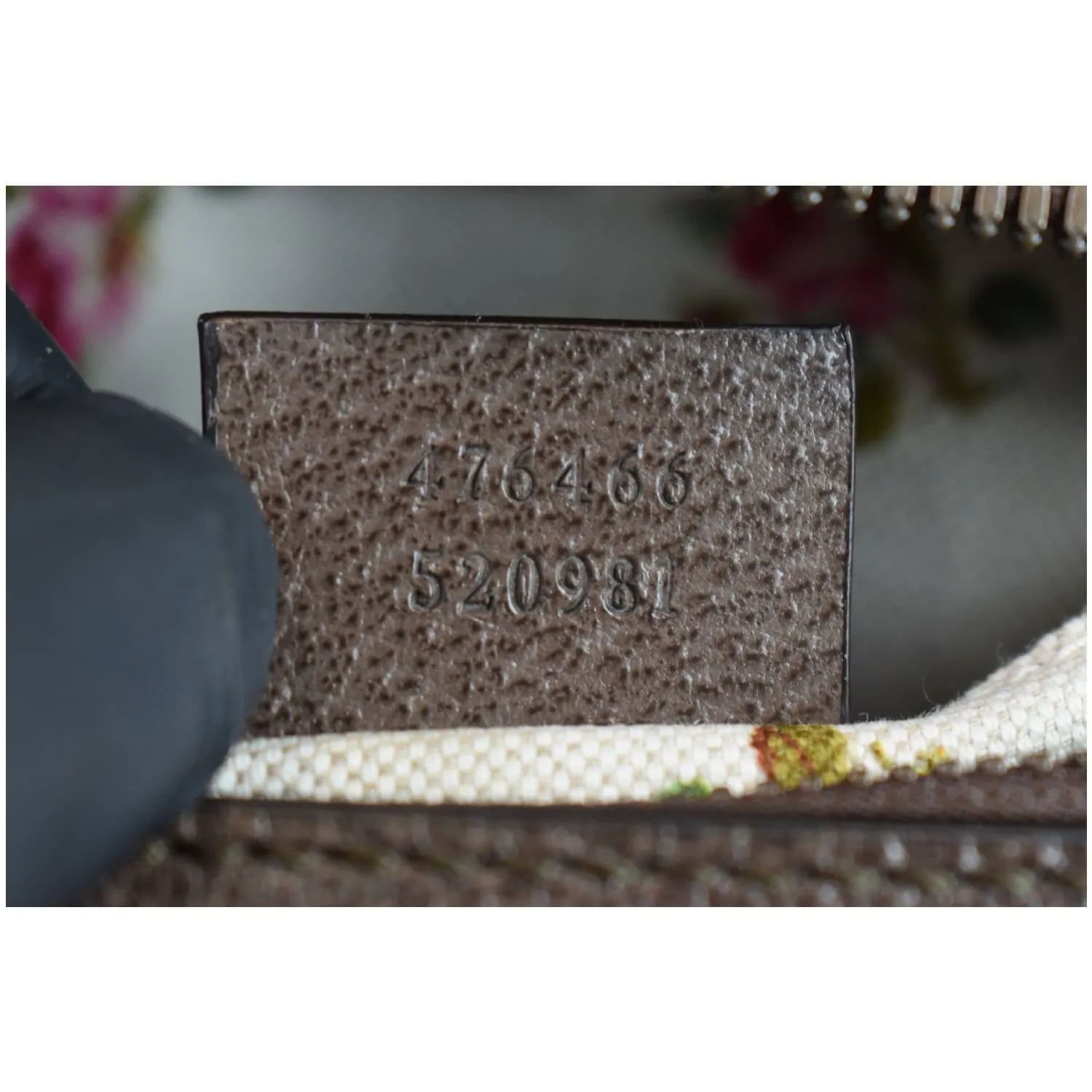 GUCCI Neo Vintage GG Supreme Canvas Messenger Bag Beige 476466