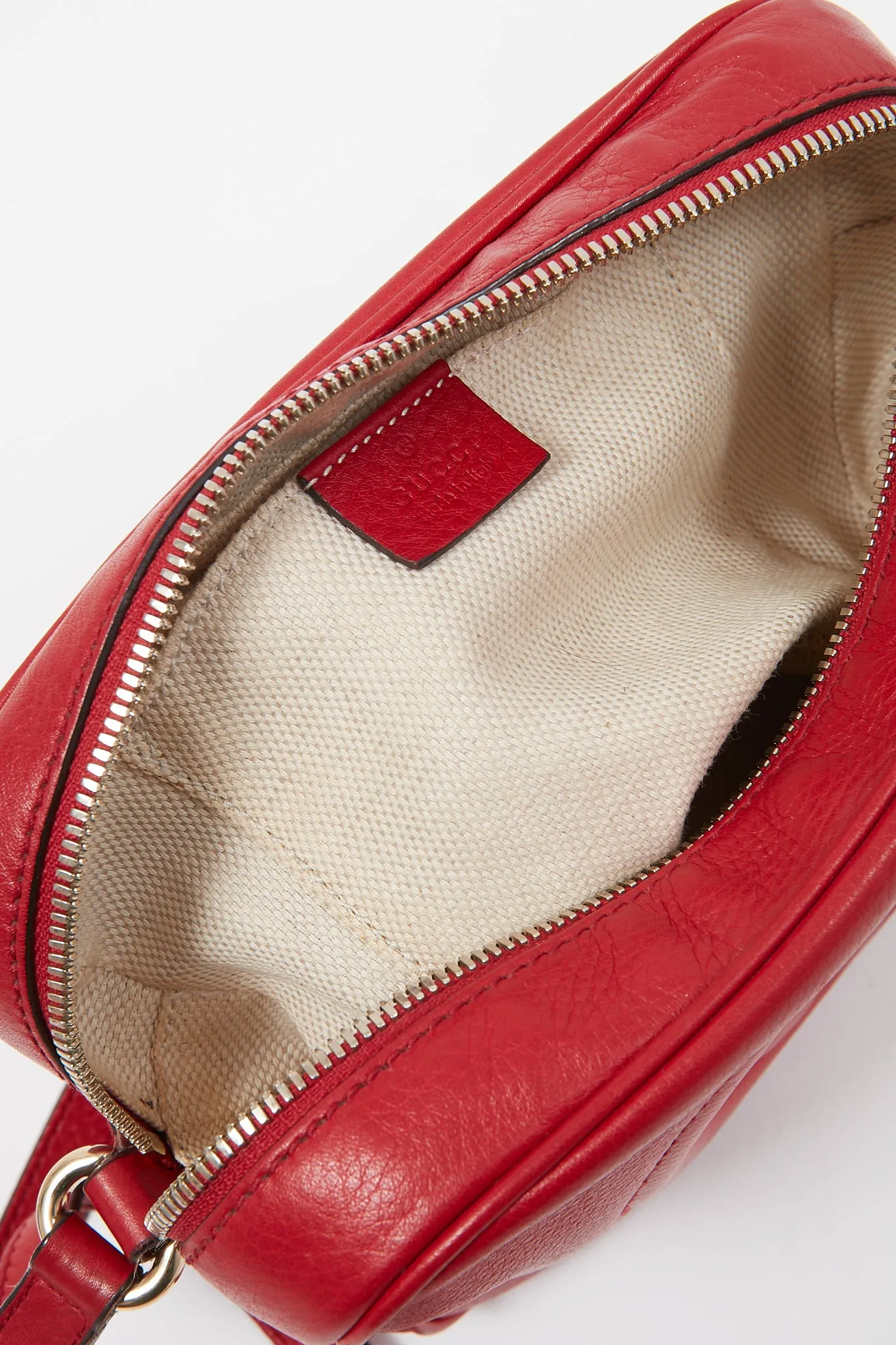 Gucci Red Pebbled Leather Soho Disco Camera bag