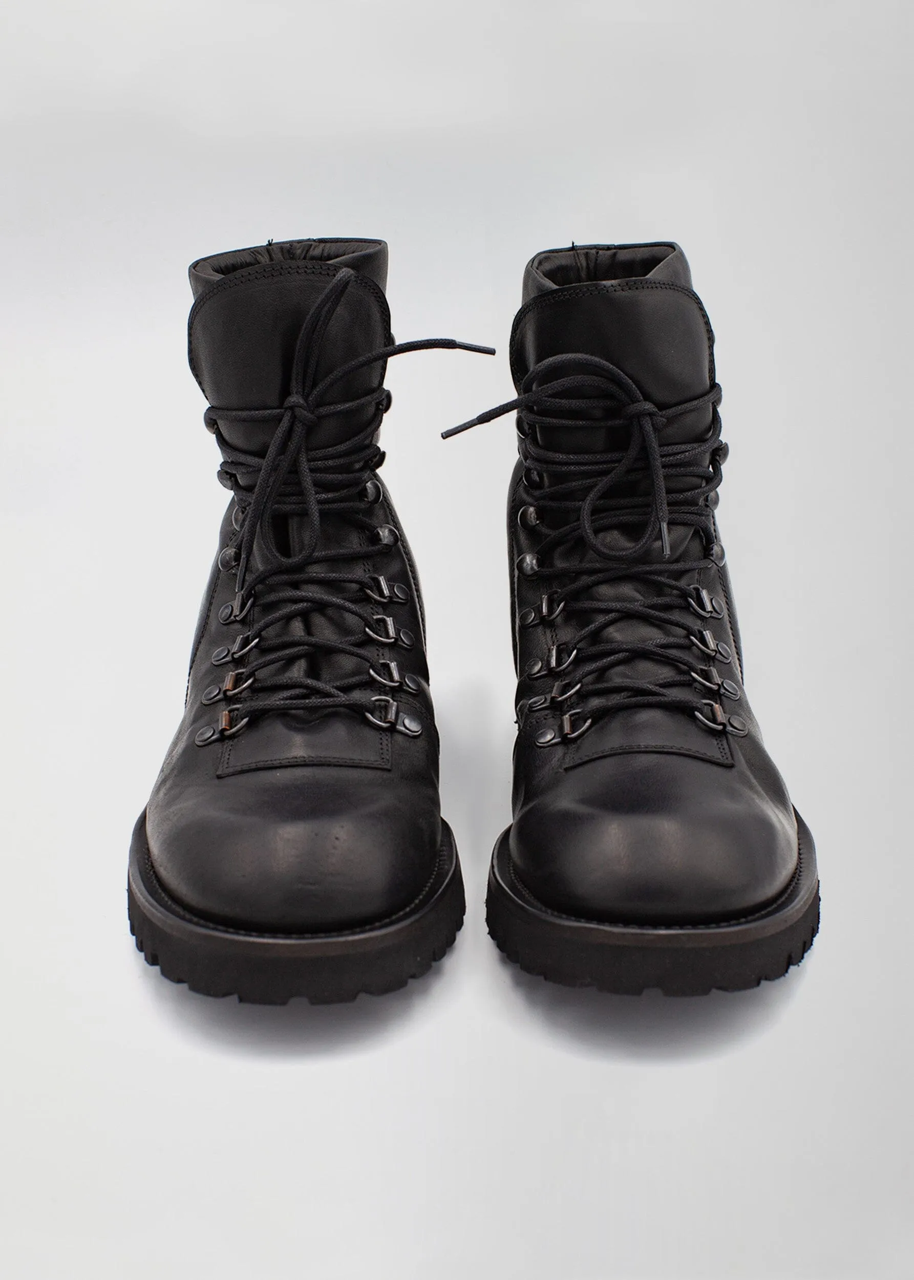 HIKING BOOT