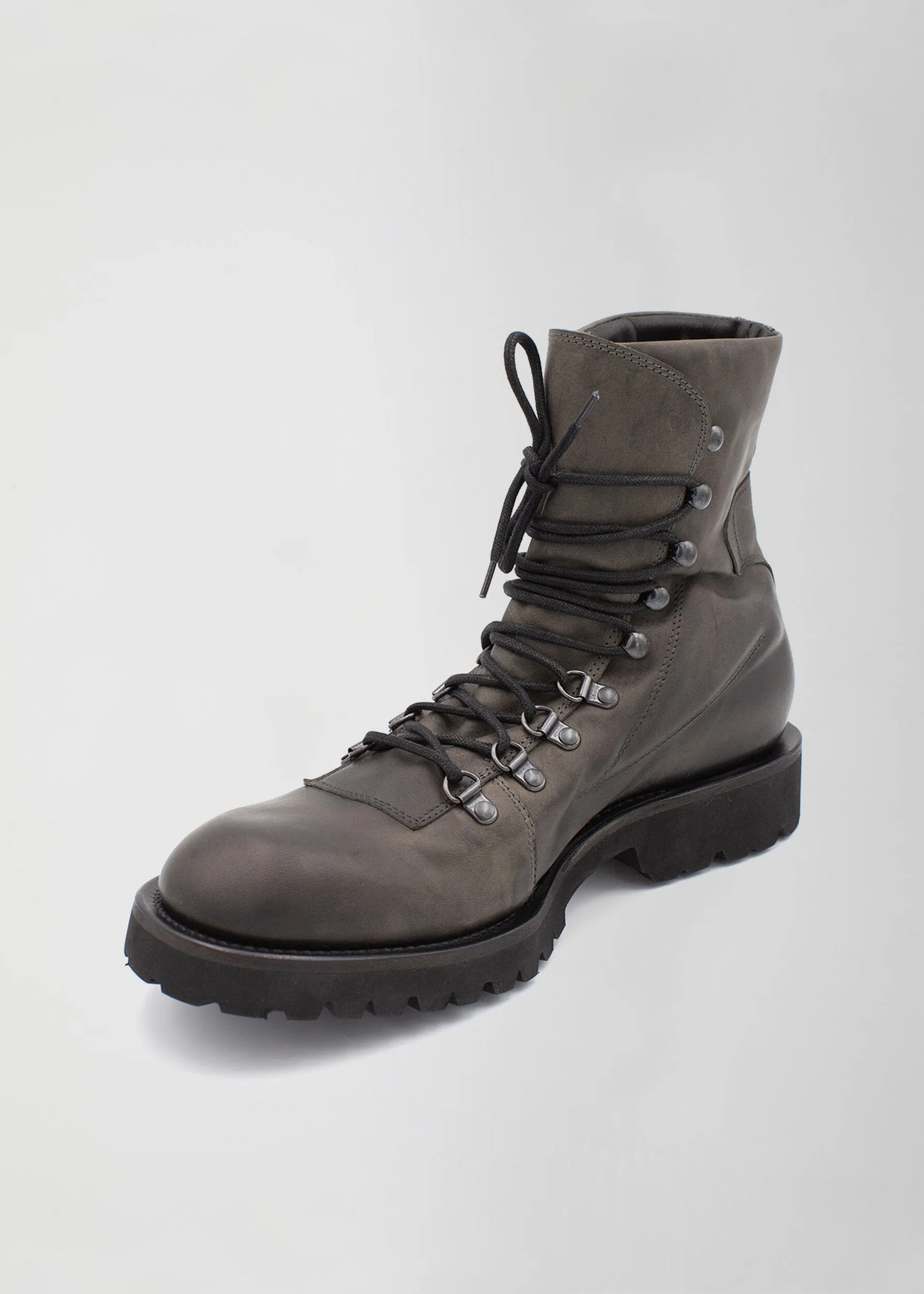 HIKING BOOT