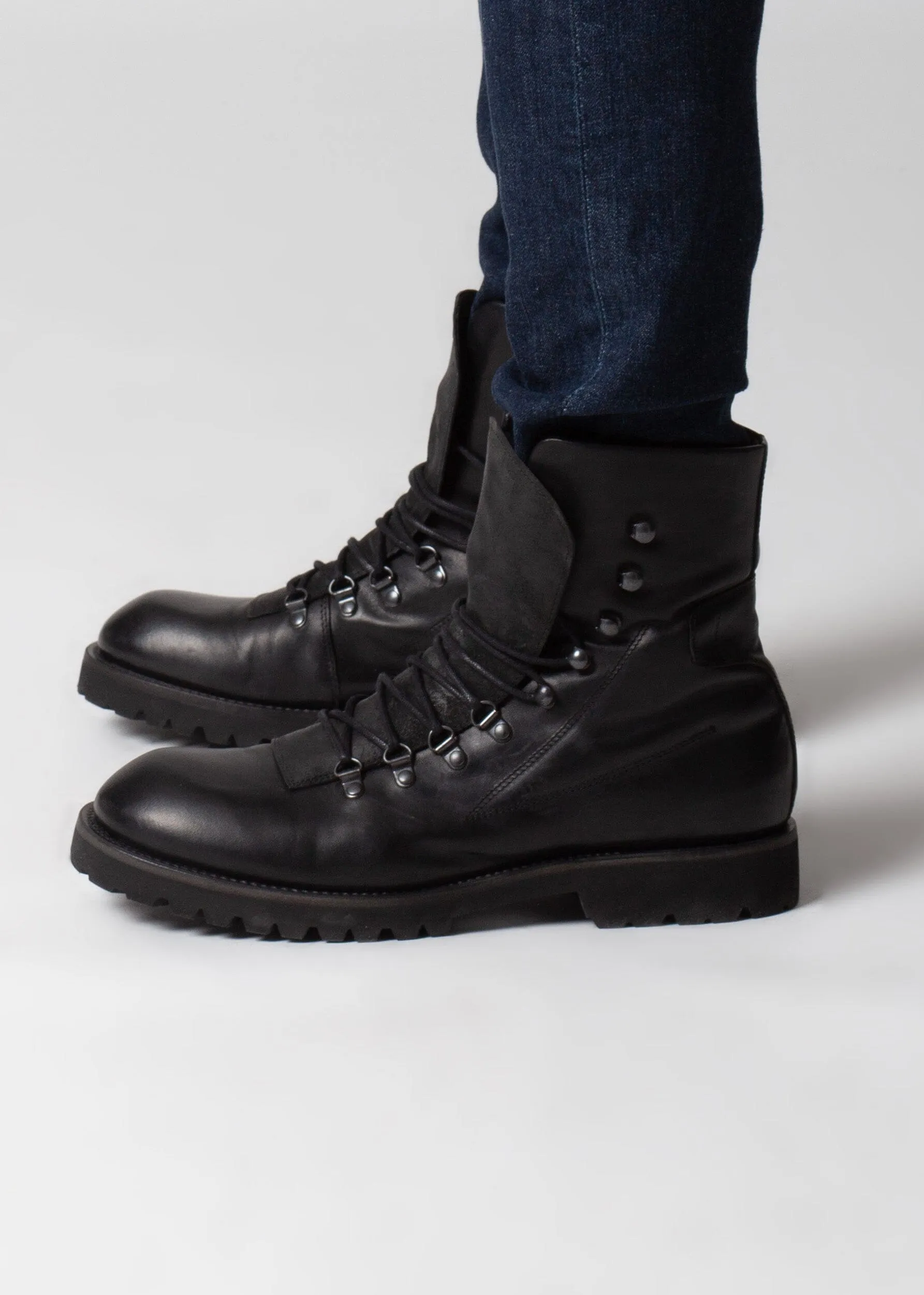 HIKING BOOT