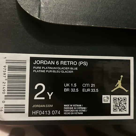 Jordan 6 Retro Sneakers Sz 2Y