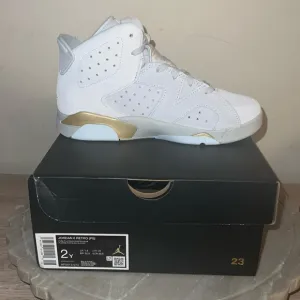 Jordan 6 Retro Sneakers Sz 2Y