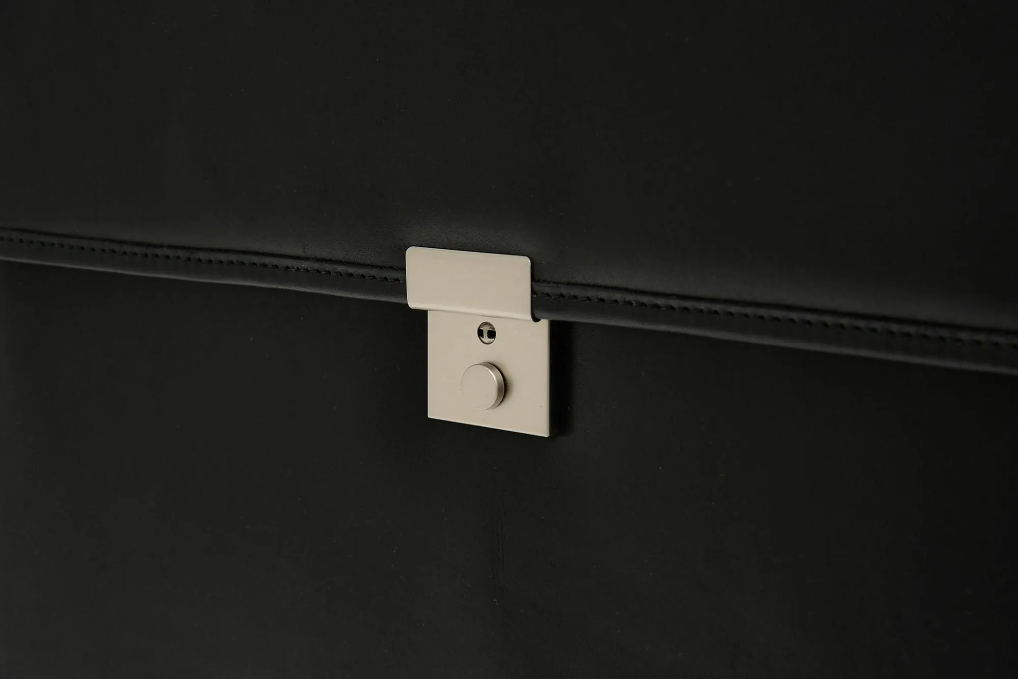 Korchmar Classics MobileMax Leather Wheeled Catalog Case