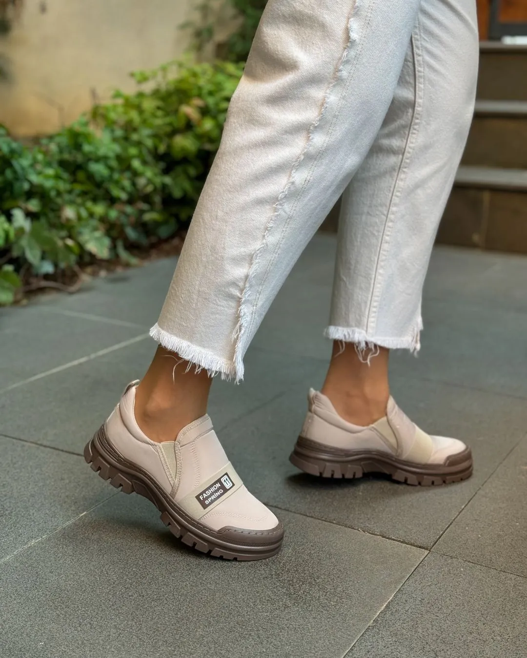Ladies slip-on casual shoes