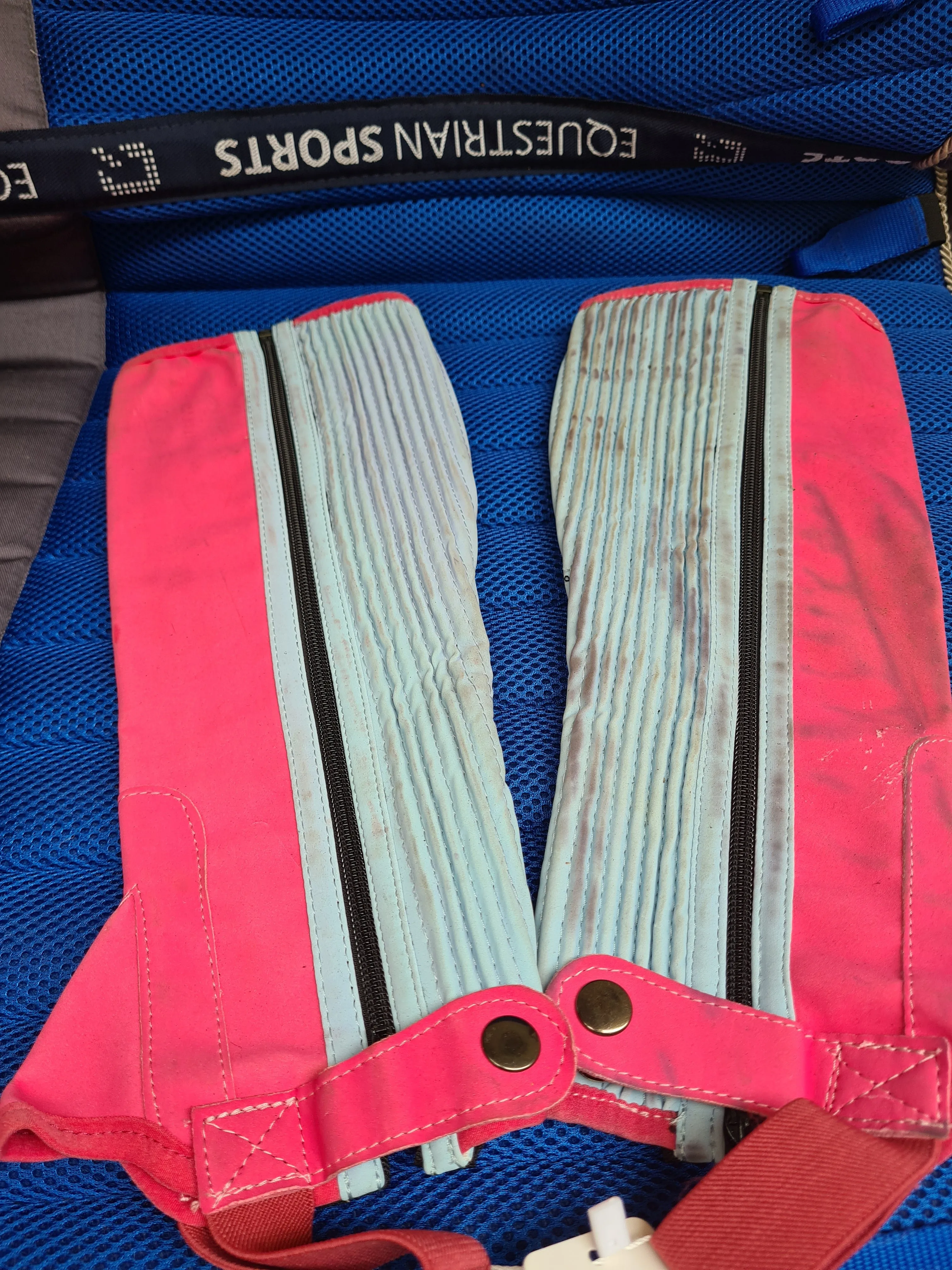 large childs chaps pink amd blue   ✅️
