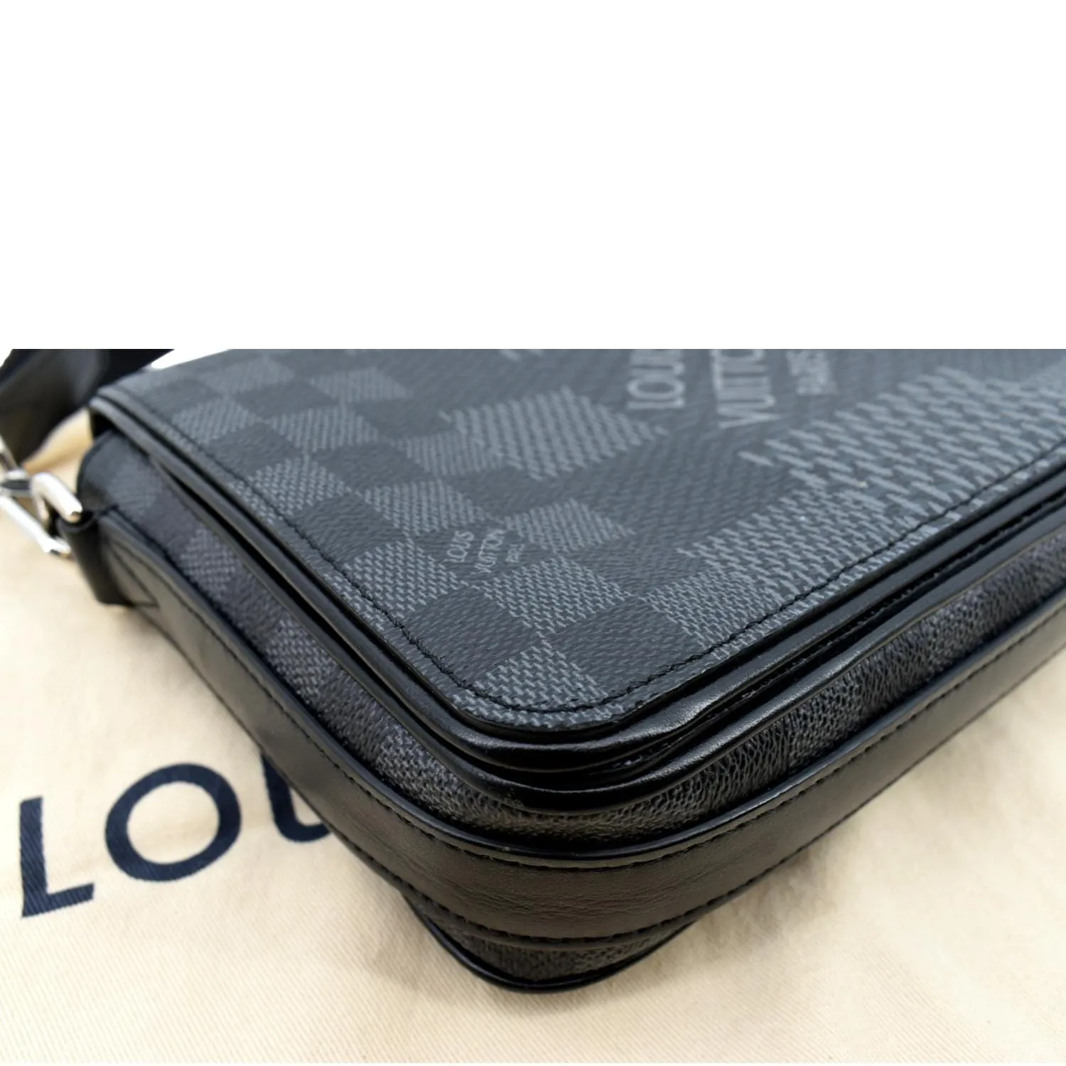 LOUIS VUITTON Studio Damier Graphite Messenger Bag Black