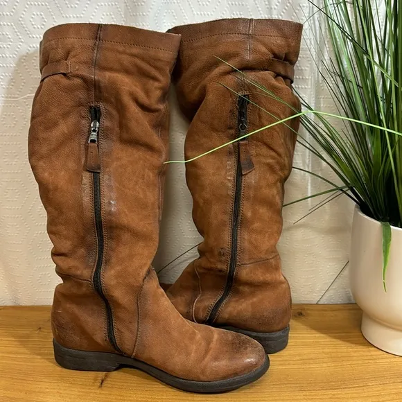 MJUS Tall cognac boots Sherpa lined