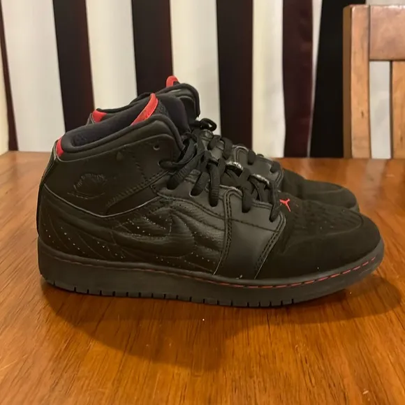Nike Air Jordan 1 Retro 99 BG shoes sneakers Youth size 6Y Boys