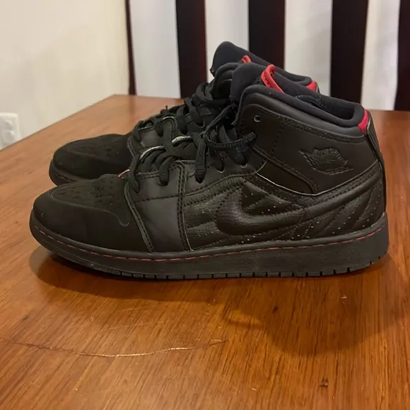 Nike Air Jordan 1 Retro 99 BG shoes sneakers Youth size 6Y Boys