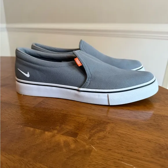 Nike Men’s Court Royale Ac SLP Sneaker Grey size 8 slip on sneakers