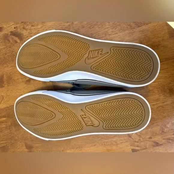 Nike Men’s Court Royale Ac SLP Sneaker Grey size 8 slip on sneakers