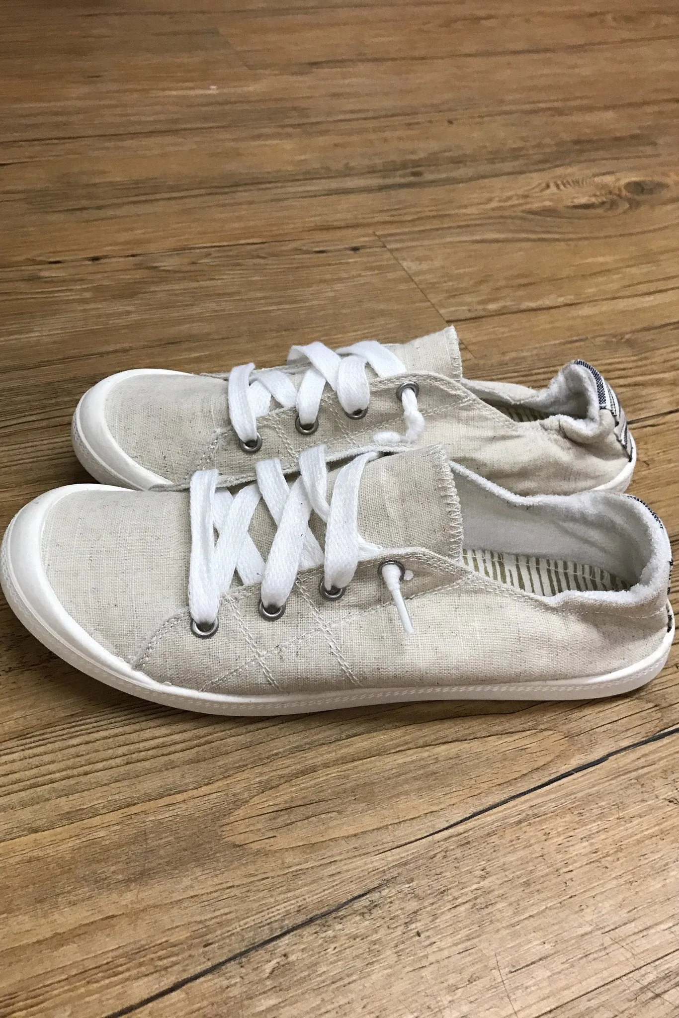 Not Rated ''Rae'' Sneakers ~ Cream