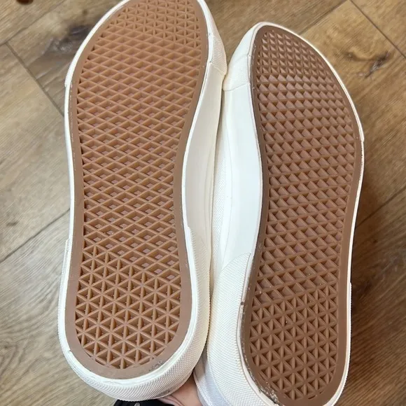 NWOB New Republic Bowery White Canvas Sneakers Size 8.5