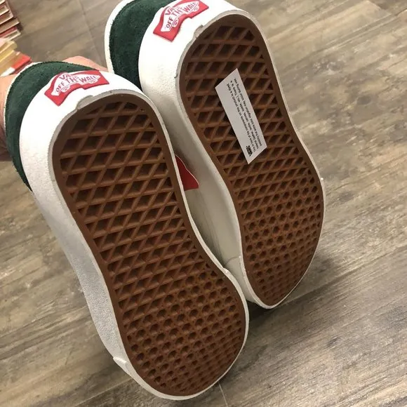 NWOB Vans‎ Old Skool Sneakers Men’s Size 8/ Women 9.5 Green/White Suede Canvas