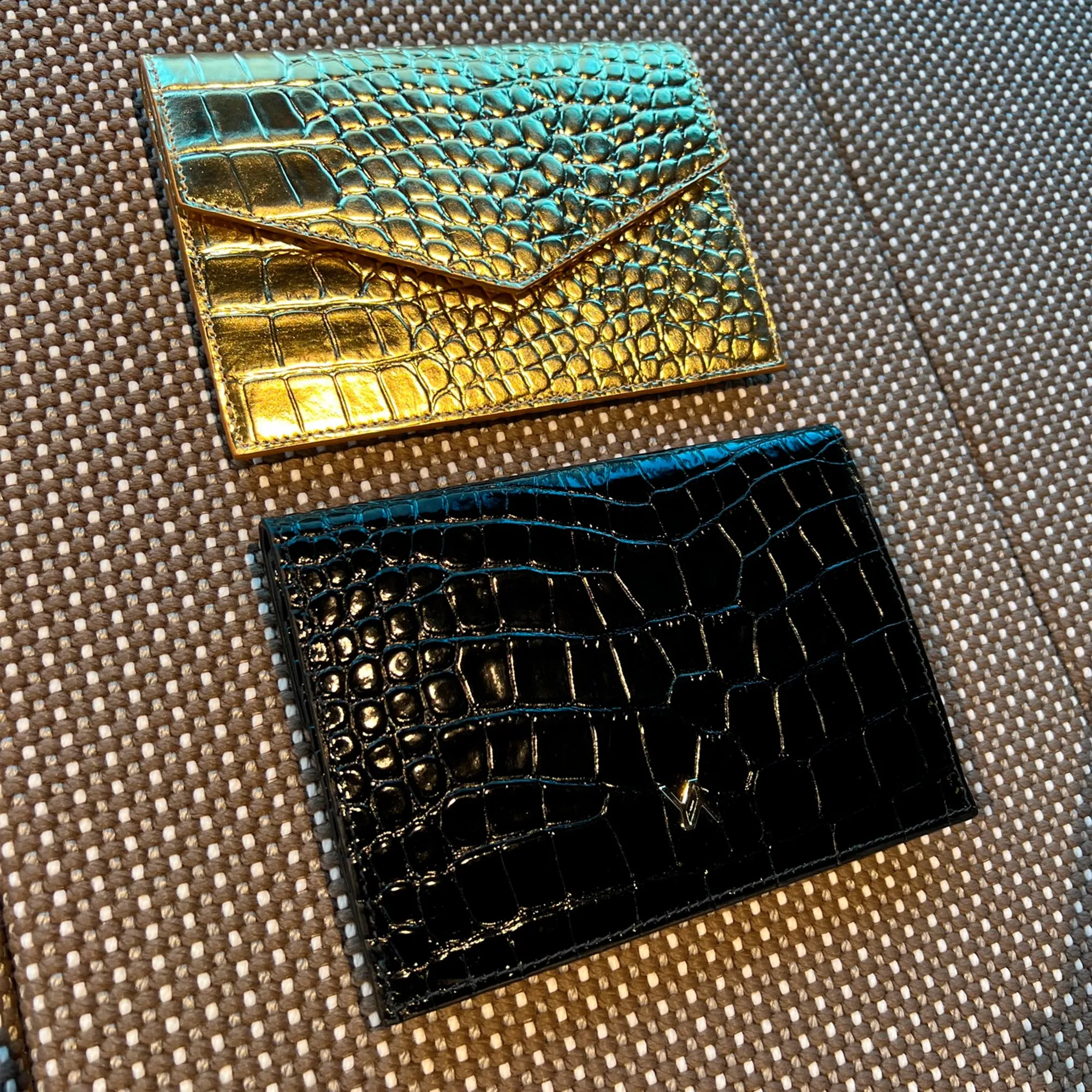 Pouch embossed croc black