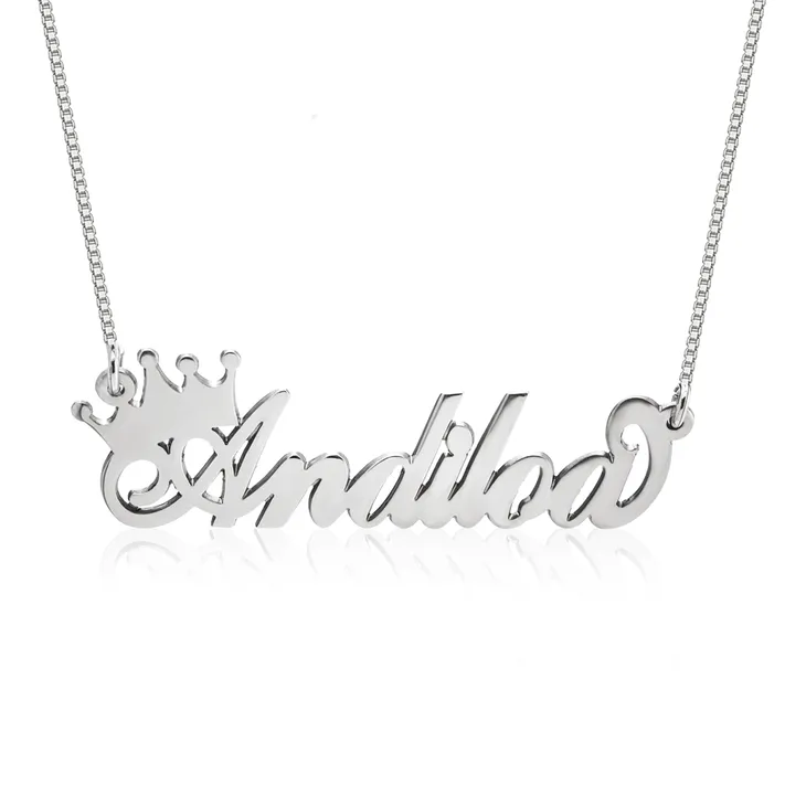 QUEEN ME NECKLACE
