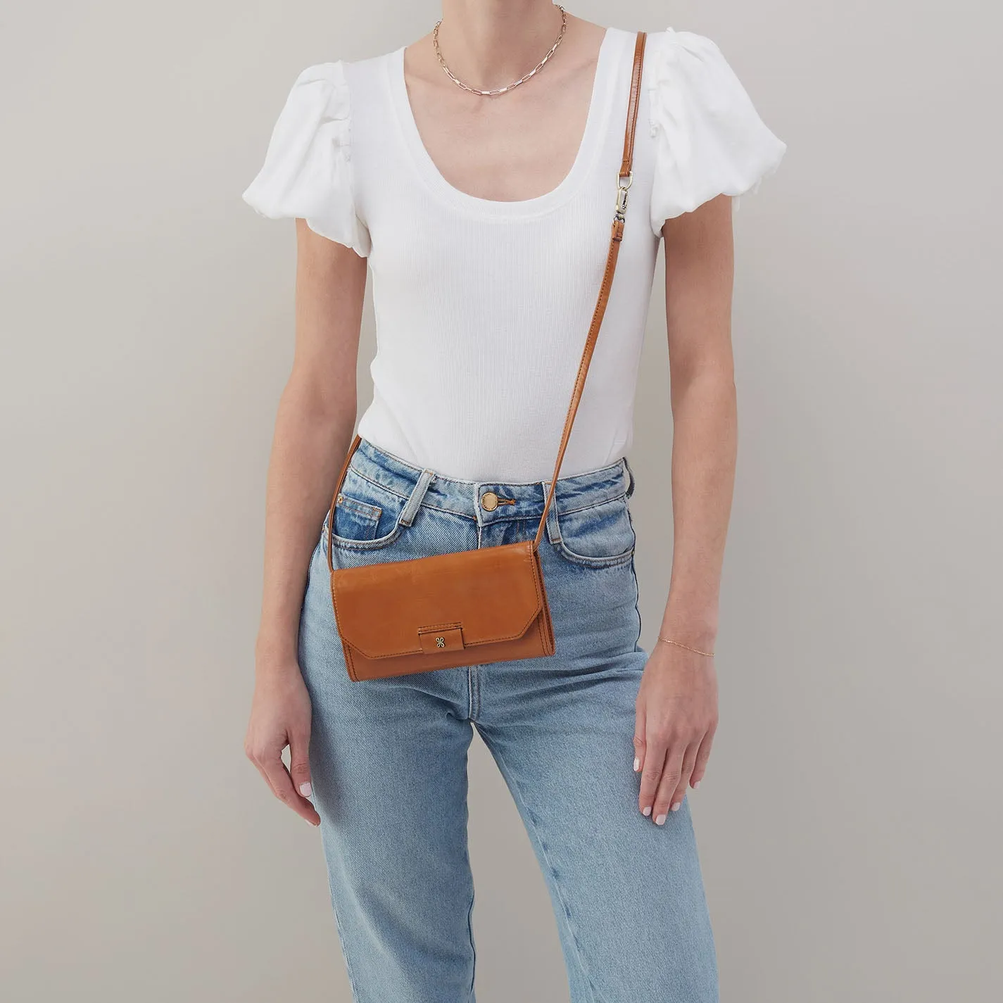 Romy Wallet Crossbody In Polished Leather - Truffle