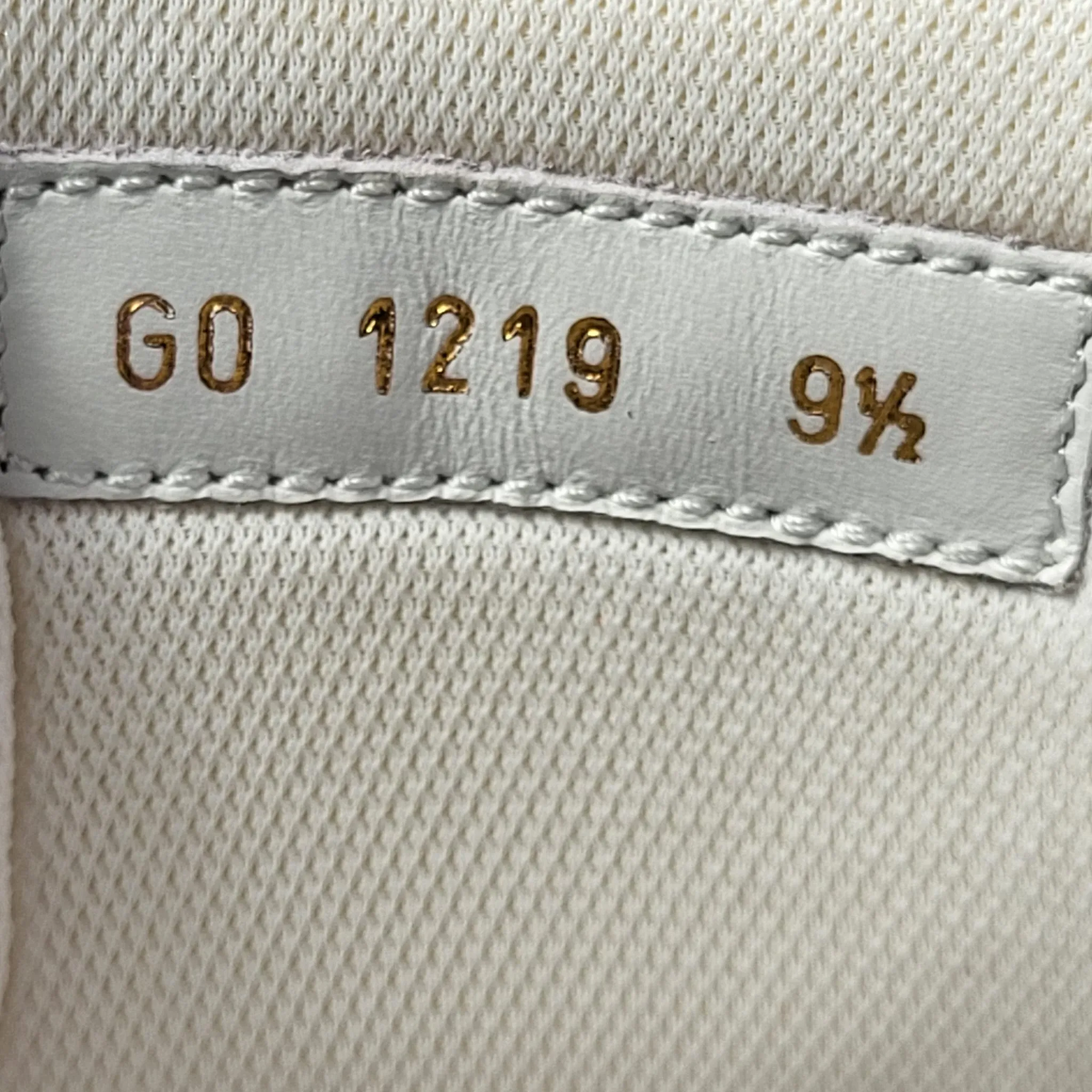 Run Away Pulse Sneaker