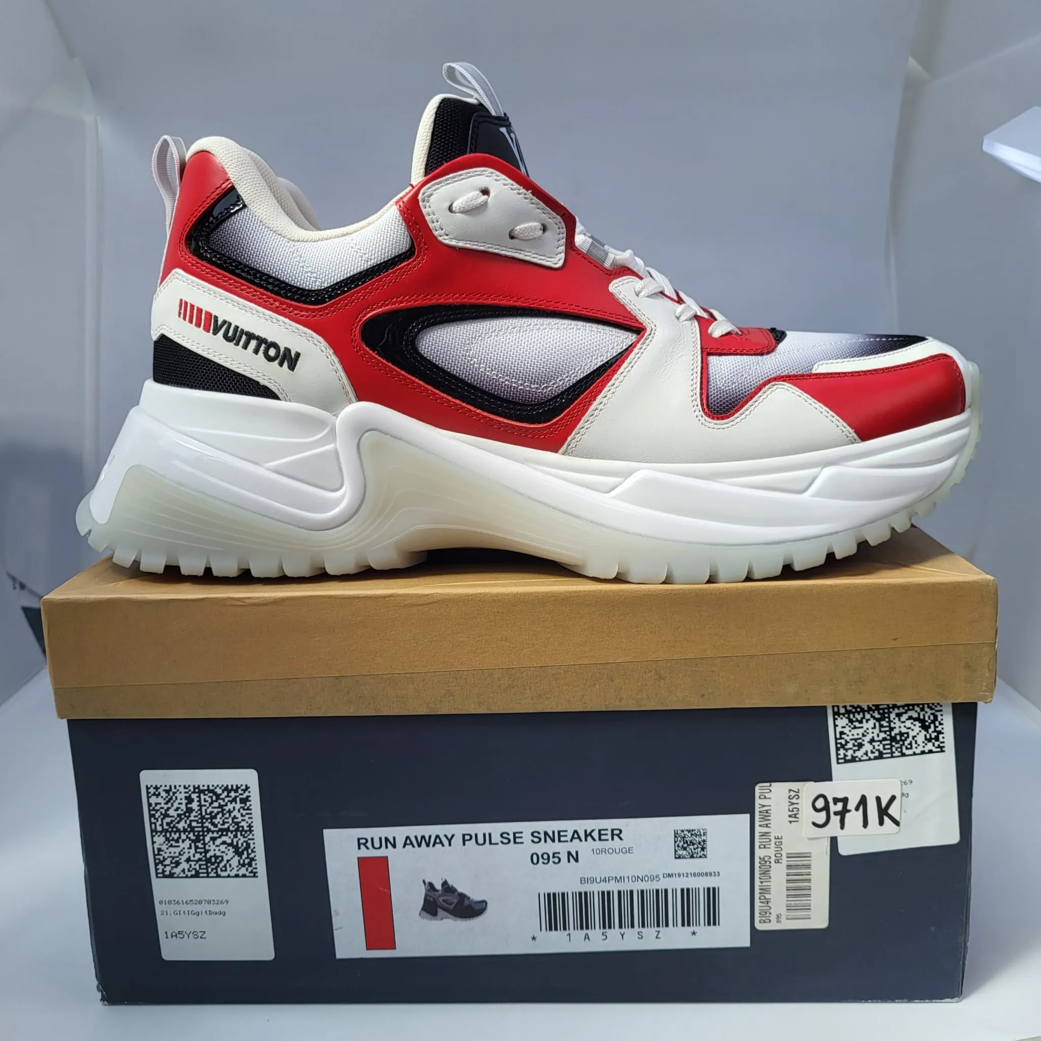 Run Away Pulse Sneaker