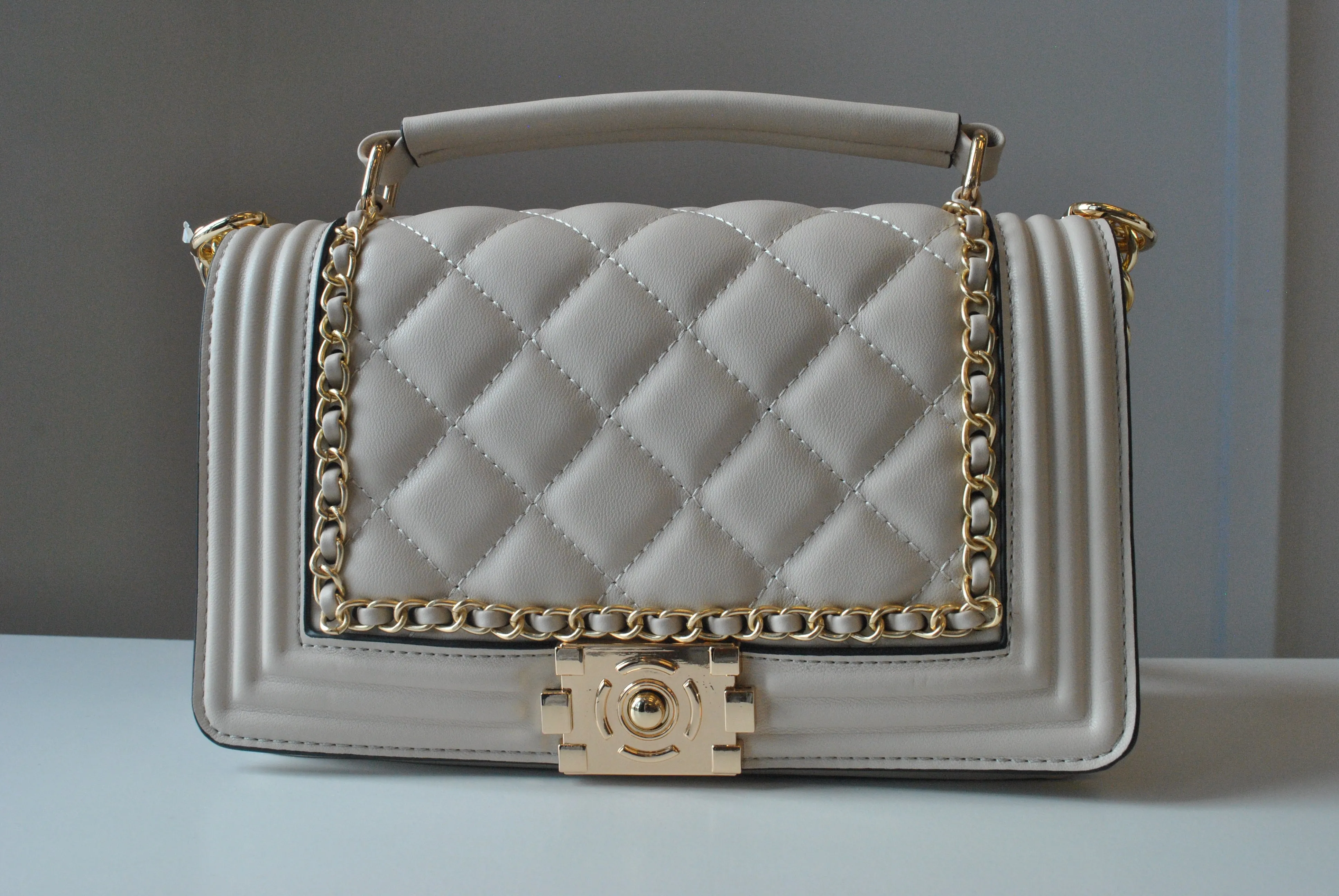 SAND COLOR GUILTED CROSSBODY BAG WITH GOLD CHAIN DEATILS