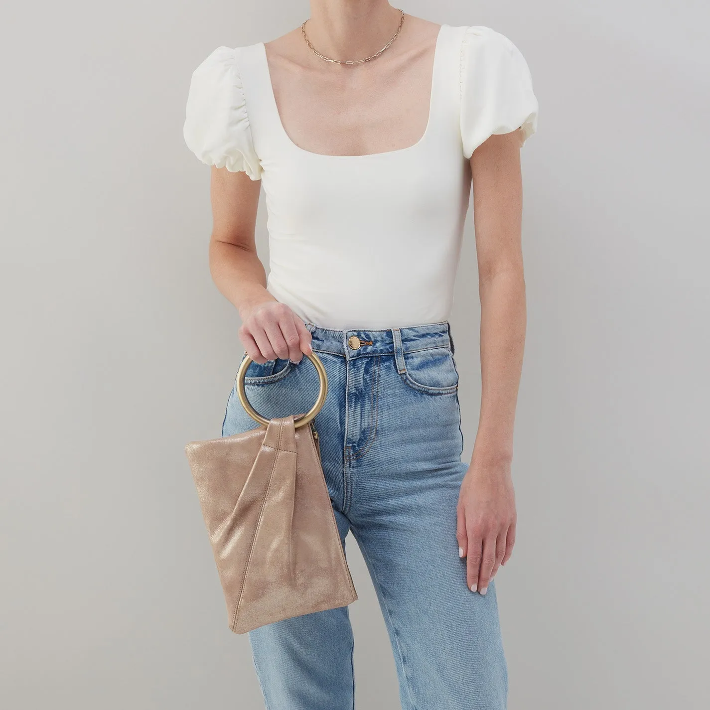 Sheila Ring Clutch In Metallic Leather - Gilded Beige