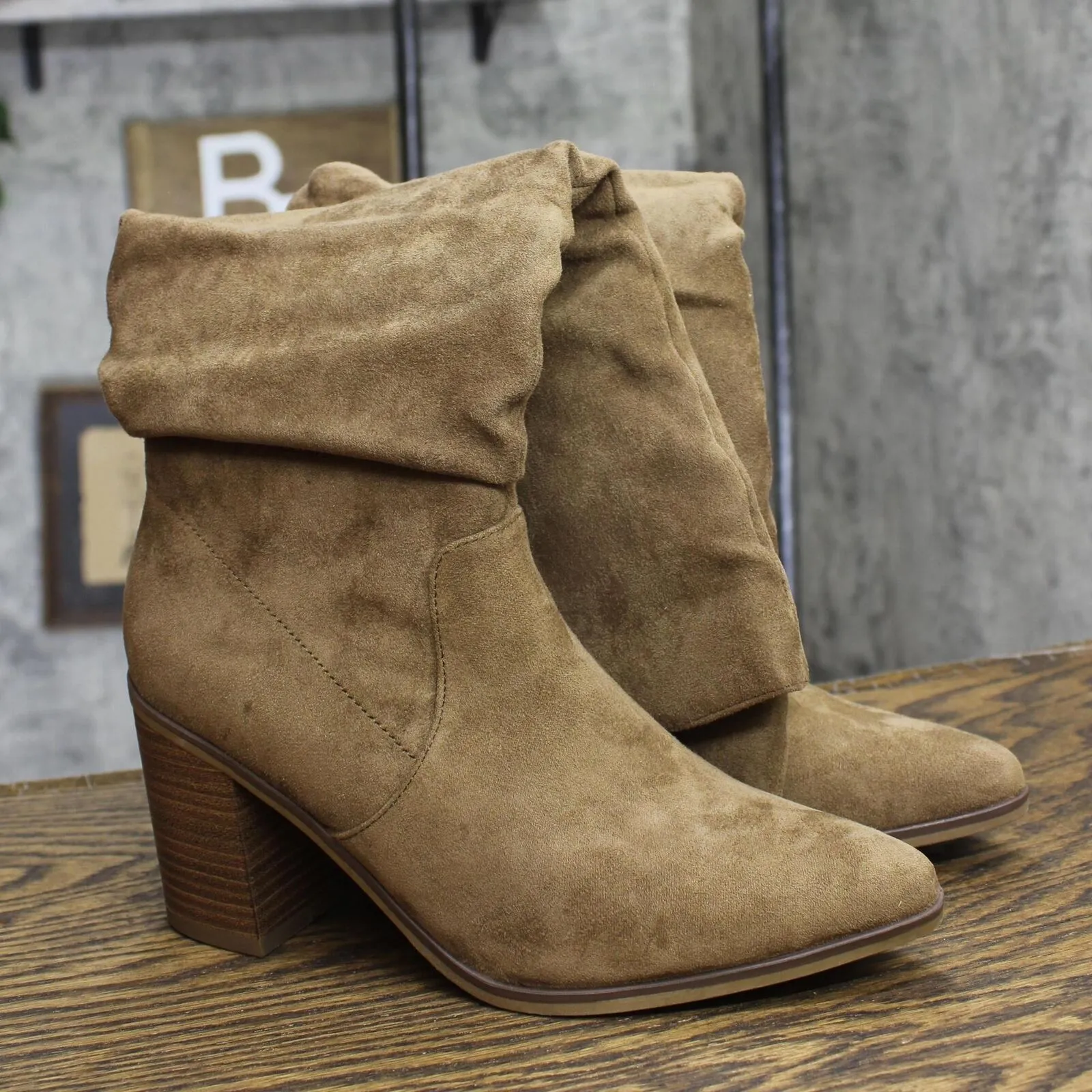 Universal Thread Womens Junie Tall Boots 90975015 Taupe Brown 7M
