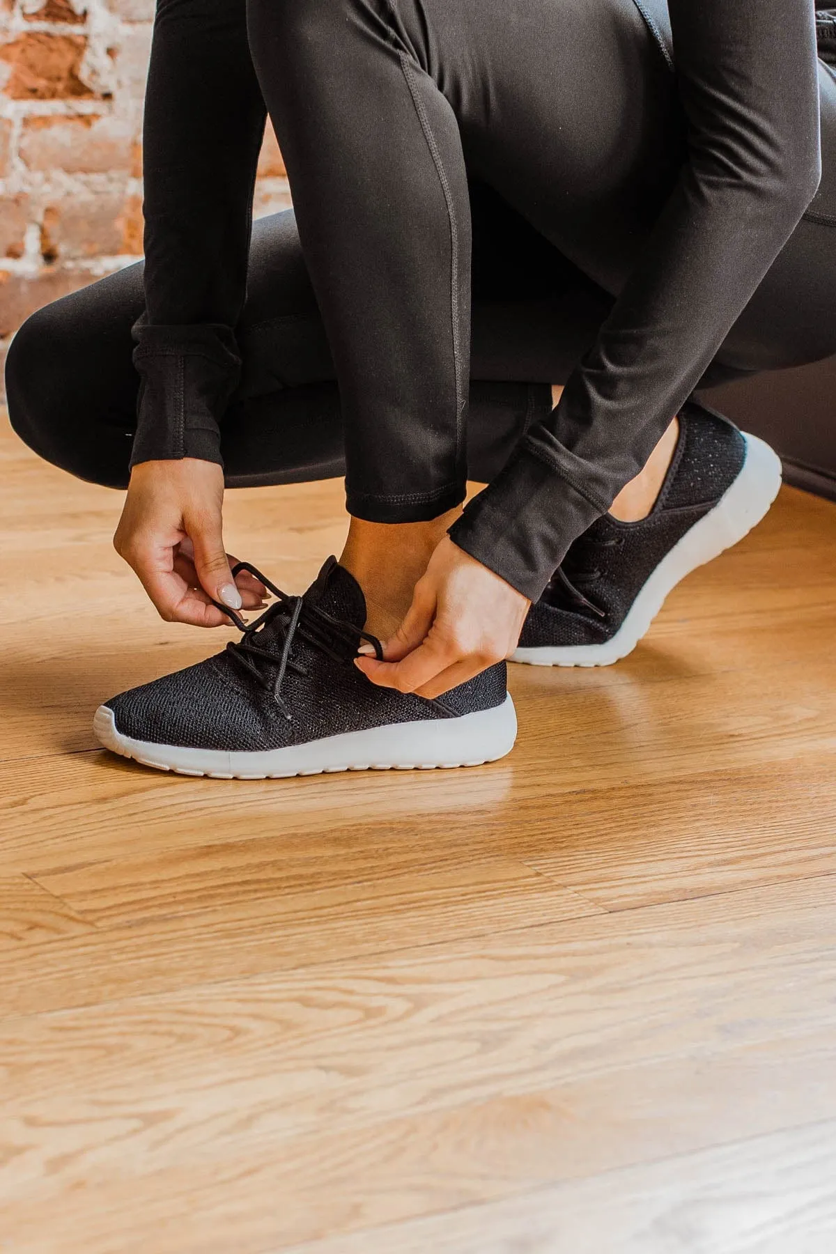 Very G Liliana Sneakers- Black