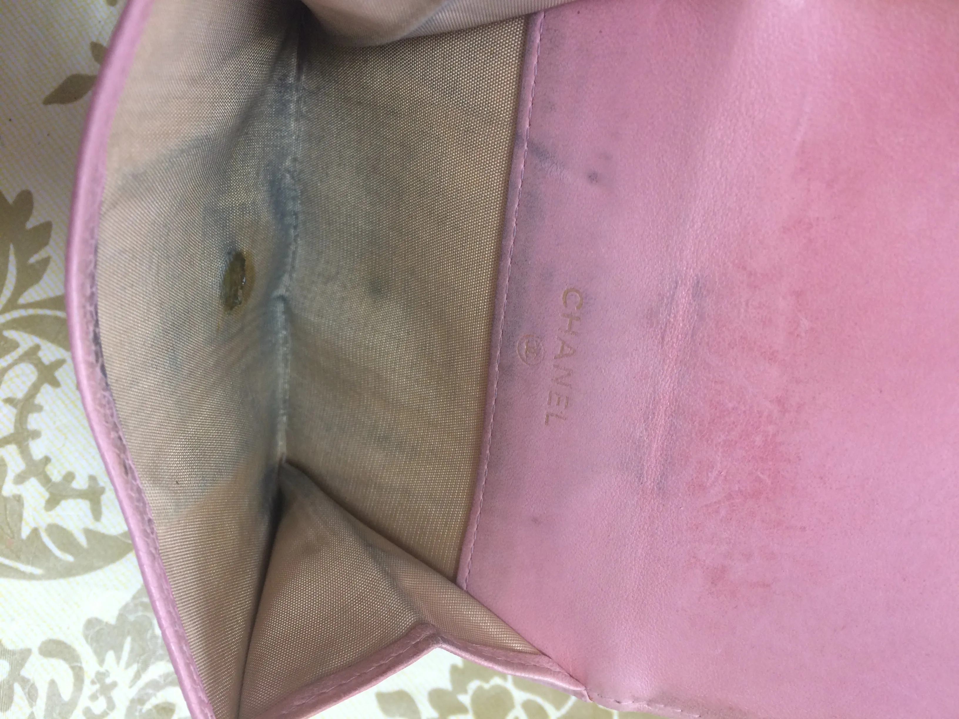 Vintage CHANEL milky pink caviar leather wallet with stitched CC mark. Classic.