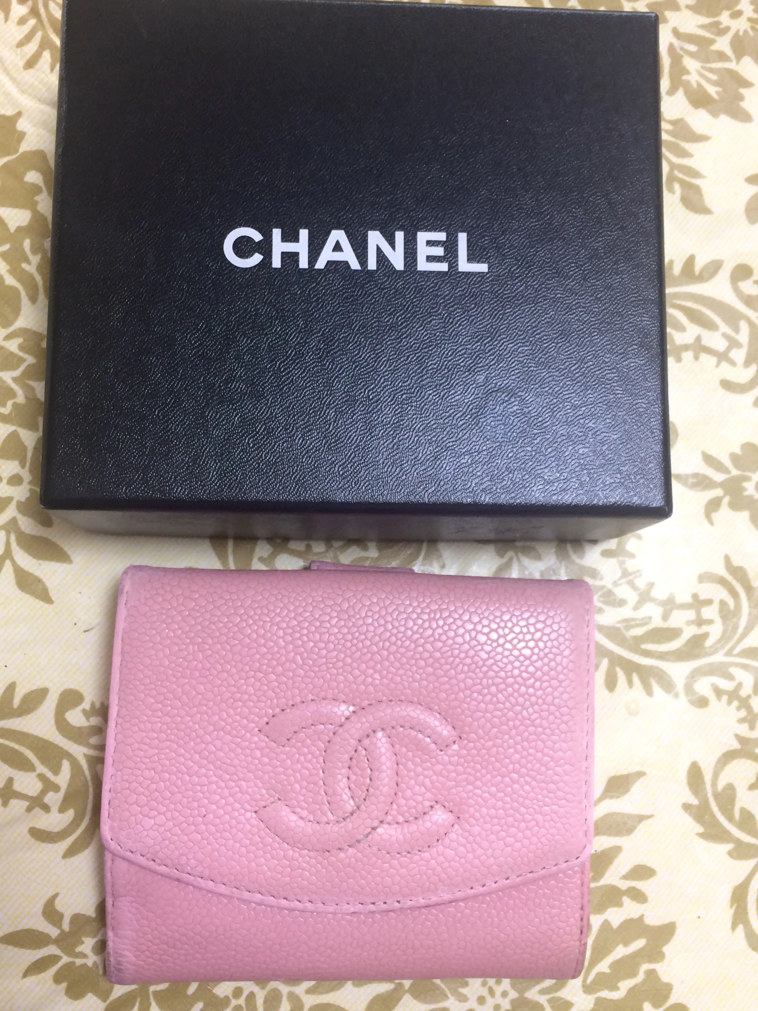 Vintage CHANEL milky pink caviar leather wallet with stitched CC mark. Classic.
