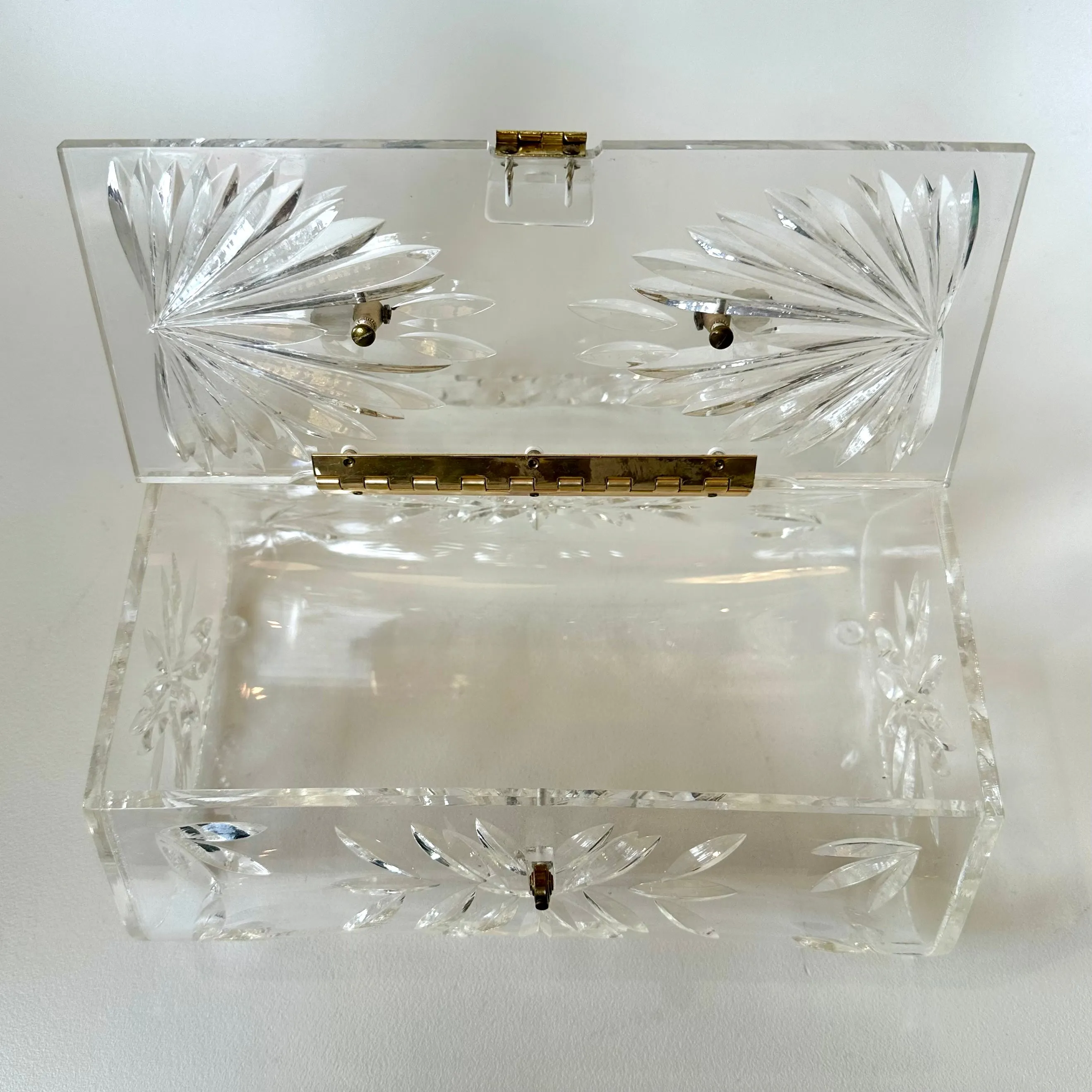 Vintage Clear Lucite Purse (1126b)