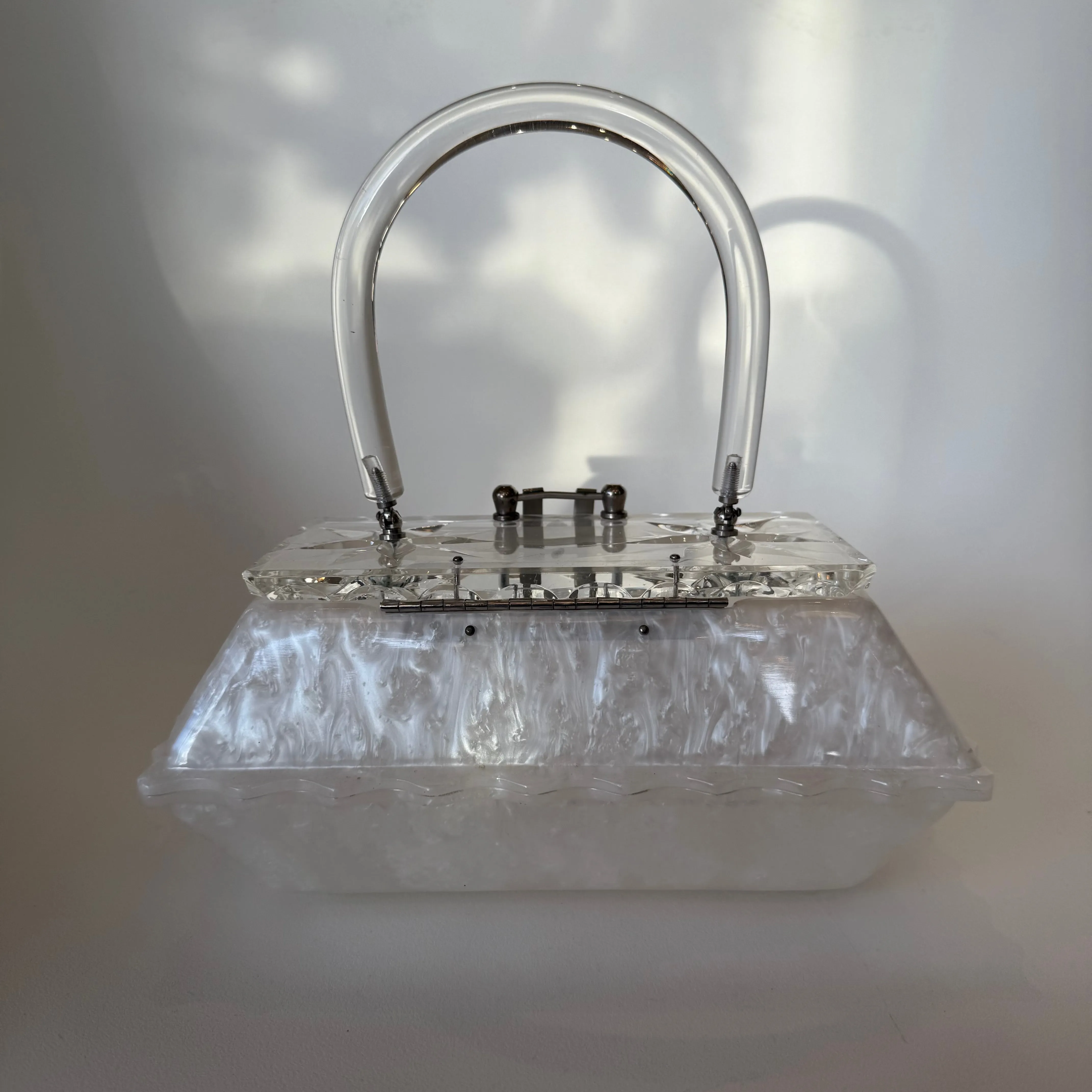 Vintage Llewellyn White Pearl & Clear Lucite Purse (1123a)